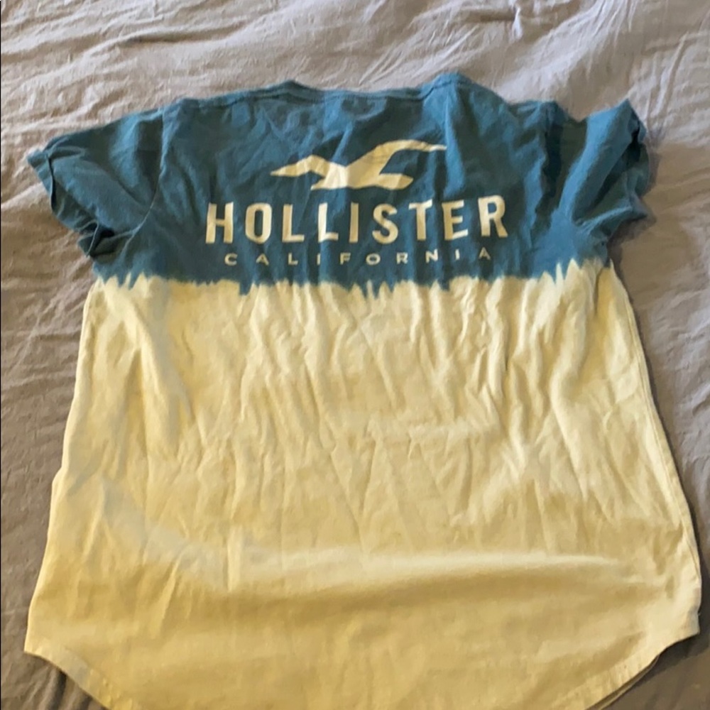 Hollister tee!